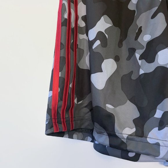 Pull-on red side striped shorts with pockets - Picture 4 of 8